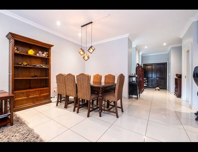 2 BEDROOM APARTMENT RENTED IN OAKLANDS